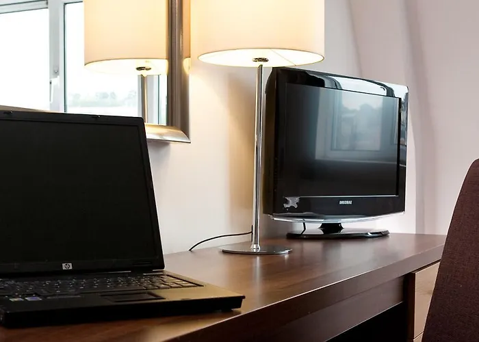 Leonardo Отель Корк